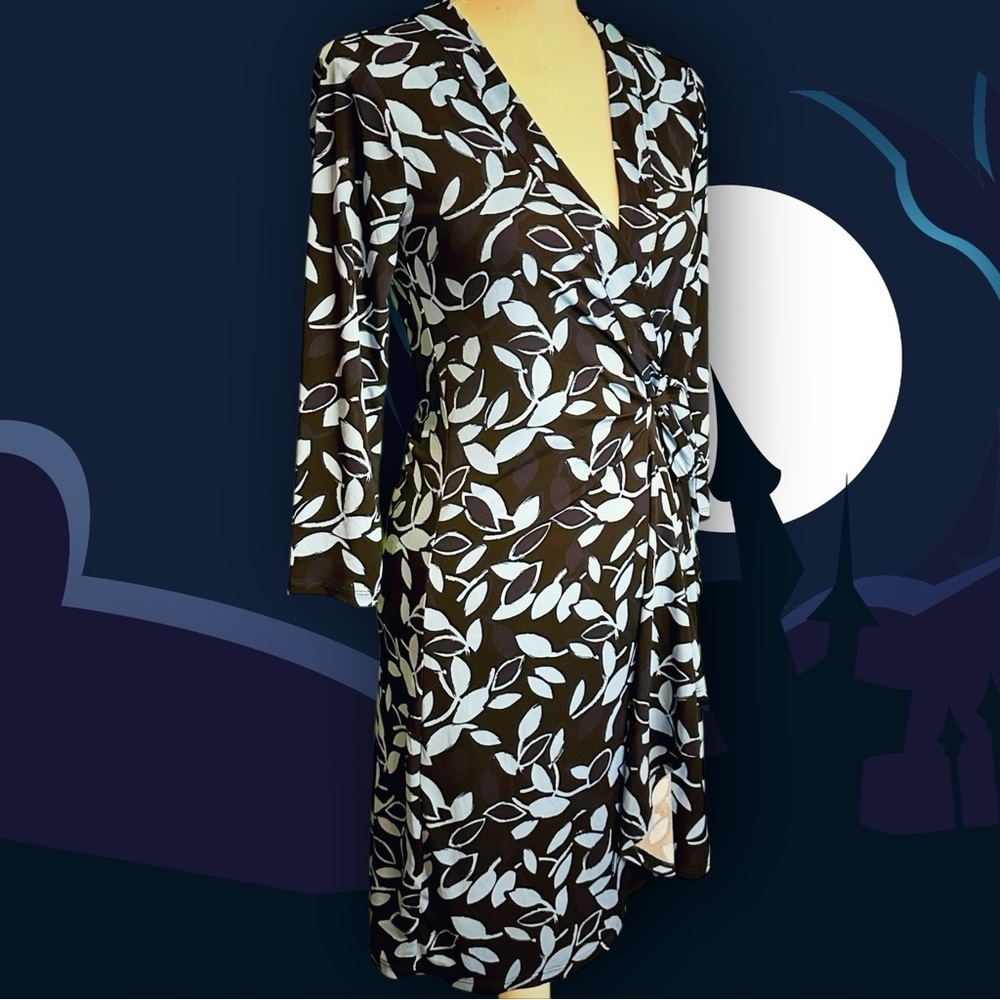 BCBGMaxAzria ‘Adele’ Wrap Dress in “Pacific Blue Combo” Leaf Pattern Size XS - Picture 11 of 11